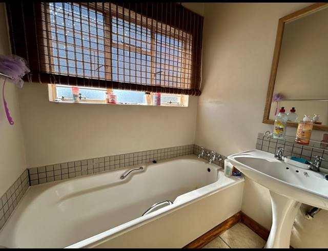 3 BEDROOM HOUSE FOR SALE IN ISANDOVALE